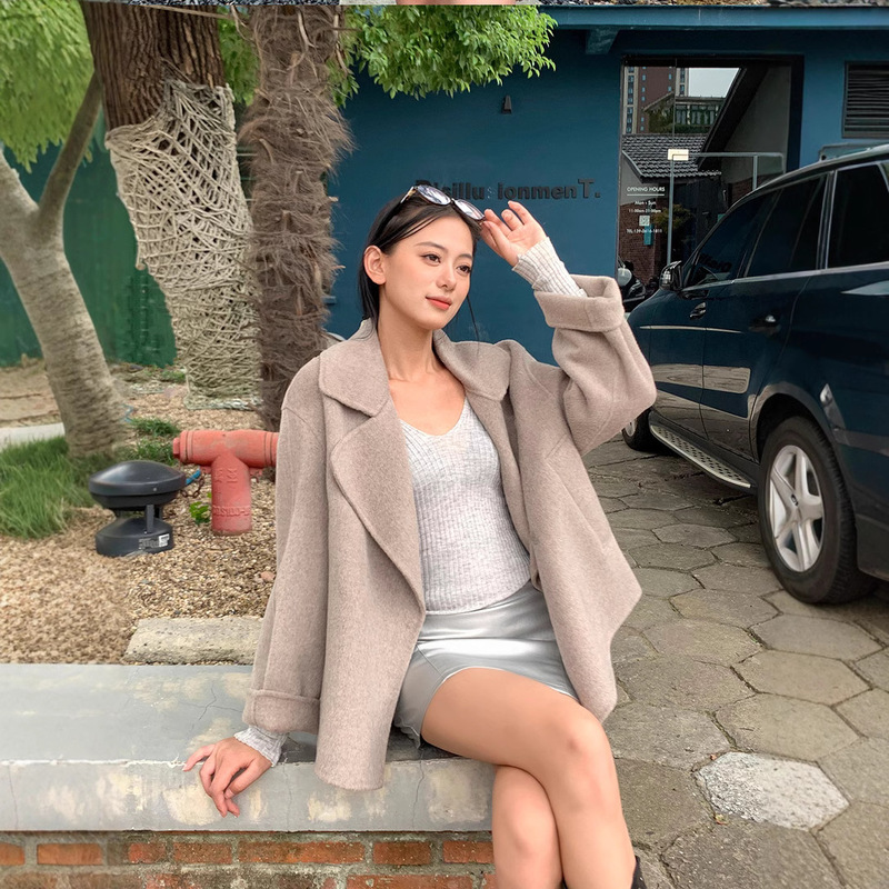 Wool Coat 2026 New Model White Woolen Cardigan Coat with Fan-Shaped Buttonless Design, Thickened for Women Wool Coat 2026 New Model White Woolen Cardigan Coat with Fan-Shaped Buttonless Design, Thickened for Women