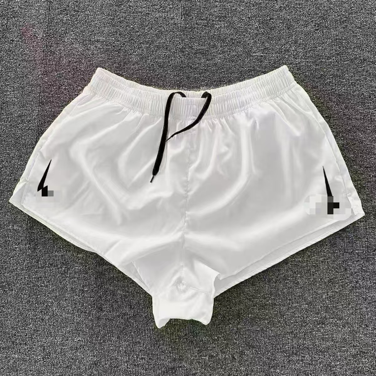 White three-quarter pants (black hooks on both sides)