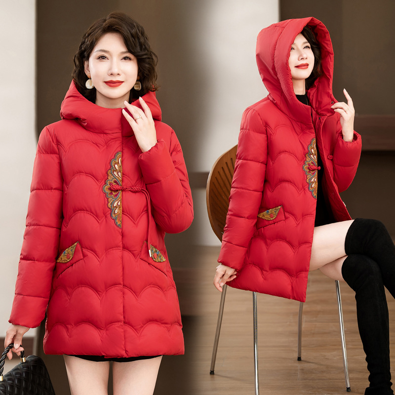 Mamá ropa de invierno de pluma de algodón 2025 nuevo estilo de mediana edad china ropa de algodón cálida abrigo de mujer