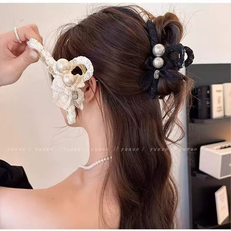 Elegante molletta per capelli a fiori con perle per chignon_voghion.com