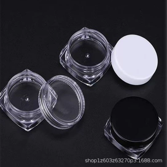 Маленькая квадратная бутылка с бриллиантами на Amazon