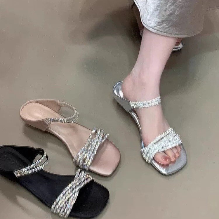 Beautiful Rhinestone Slippers for Women, Summer 2026 New Style, Comfortable and Super Attractive Sandals That Go Well with Dresses Beautiful Rhinestone Slippers for Women, Summer 2026 New Style, Comfortable and Super Attractive Sandals That Go Well with Dresses