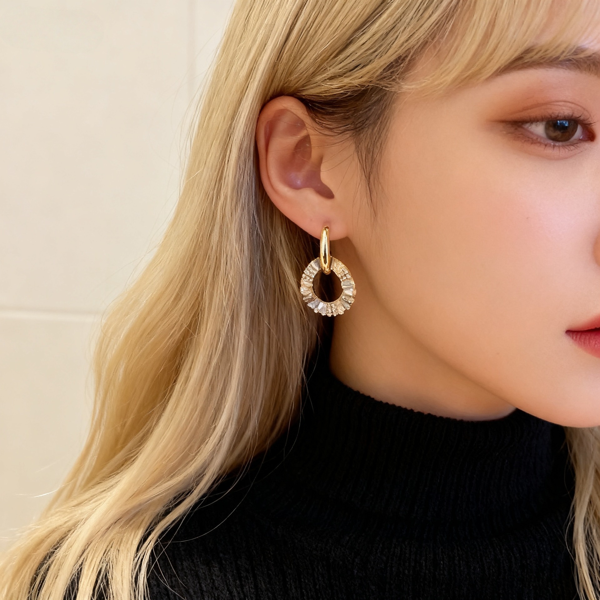 New French-Style High-End Earrings with a Sense of Elegance, Light Luxury, Niche Design, Trendy Small Studs, Korean Earrings for Women