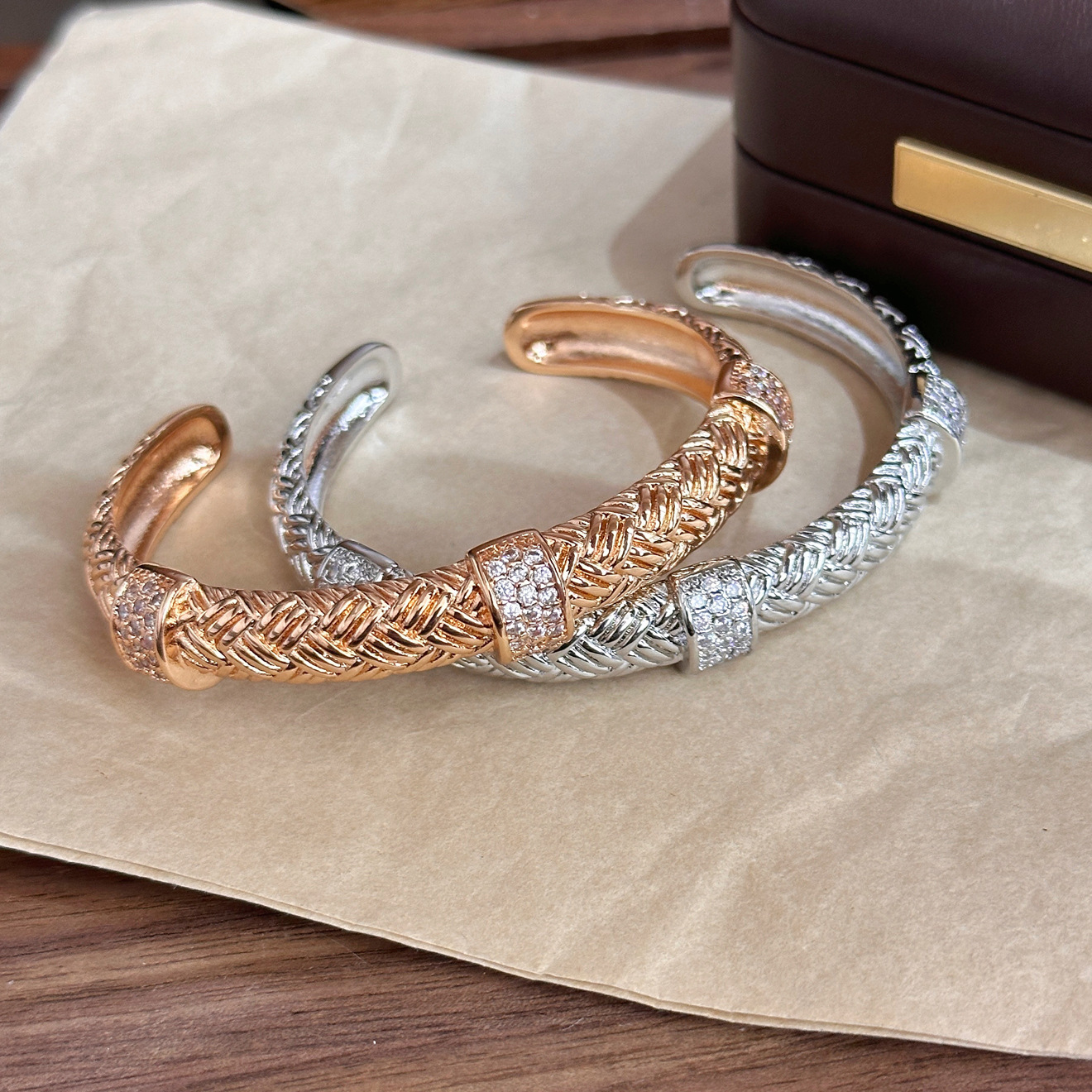 Vintage industria pesada exagerada pulsera de apertura de tendencia nacional nueva pulsera de tejido dibujada a mano de estilo chino mujer lujosa sensación de alto nivel