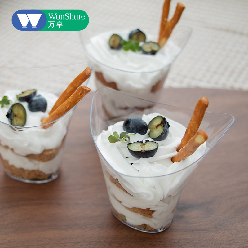 Taza de mousse de 100ml PS de plástico transparente 3,4 oz taza de pudín en caja taza irregular con cuchara en stock transfronterizo