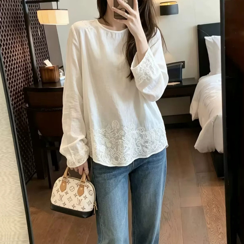 Loose-fitting, oversized, heavyweight silk top with embroidered lace detailing, round neckline, long-sleeved shirt, versatile style for women