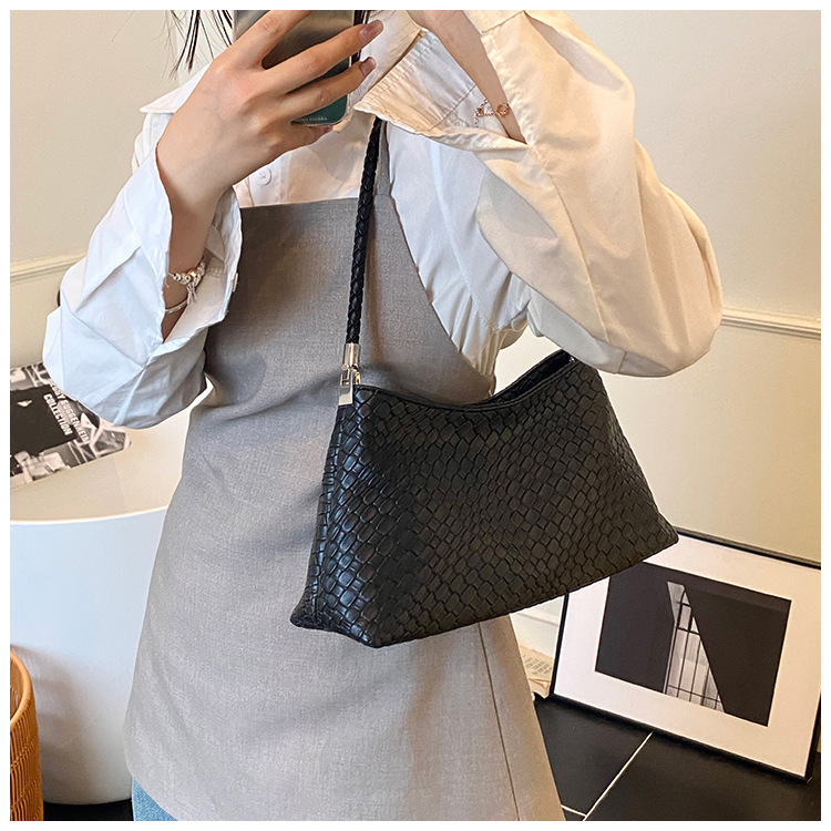 Solid color casual woven pattern large-capacity fashionable 2025 retro new style, elegant underarm bag, single-shoulder hand-carry ladies' bag undefined