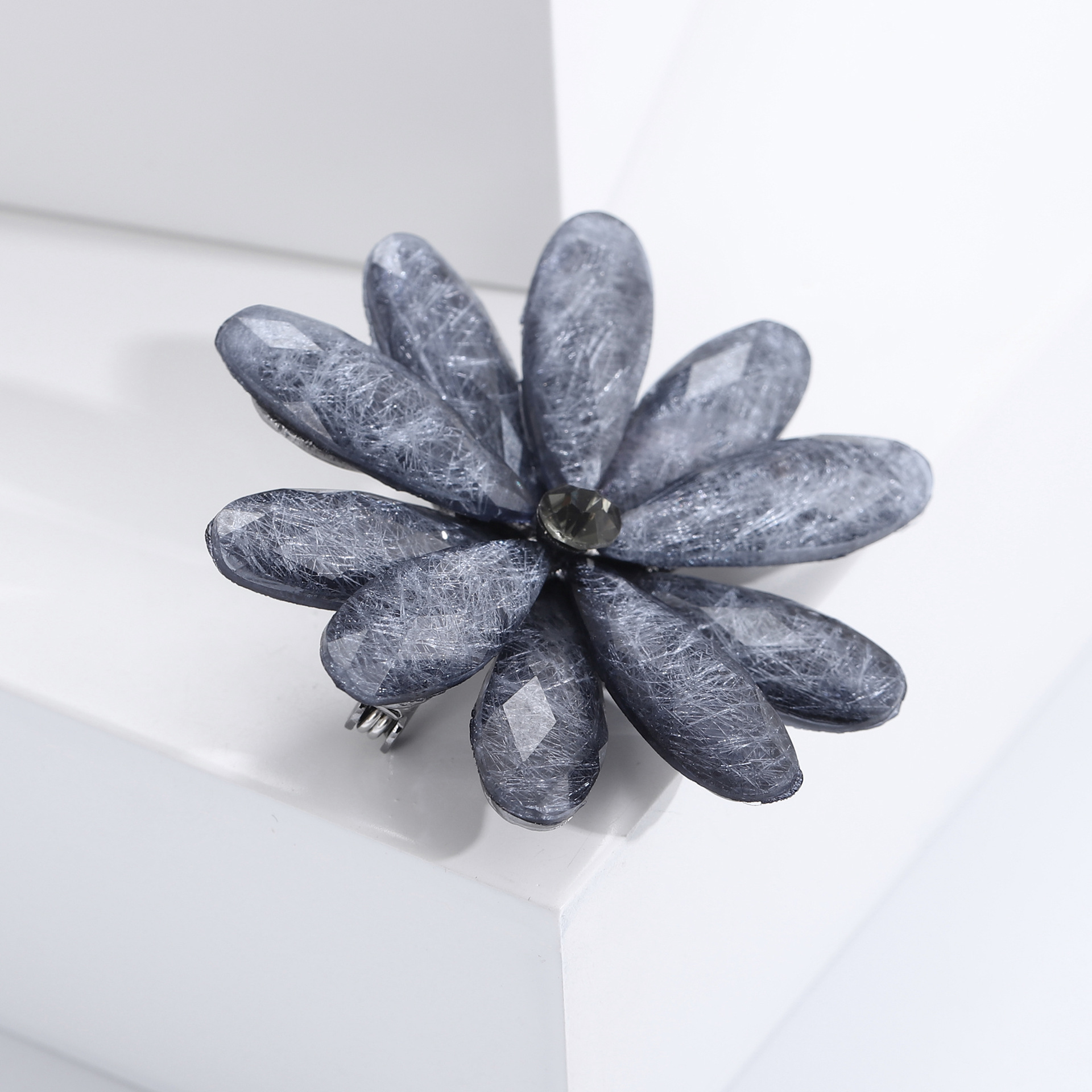 17g Weight Acrylic Inlay Material Brooches Classification Casual, Holiday, Banquet Occasion Alloy Material Flower Pattern All Seasons Season Women's Gender Inlay Design Simple Style Style Simple Style Pin Flower Alloy Inlay Acrylic Women's Brooches 7