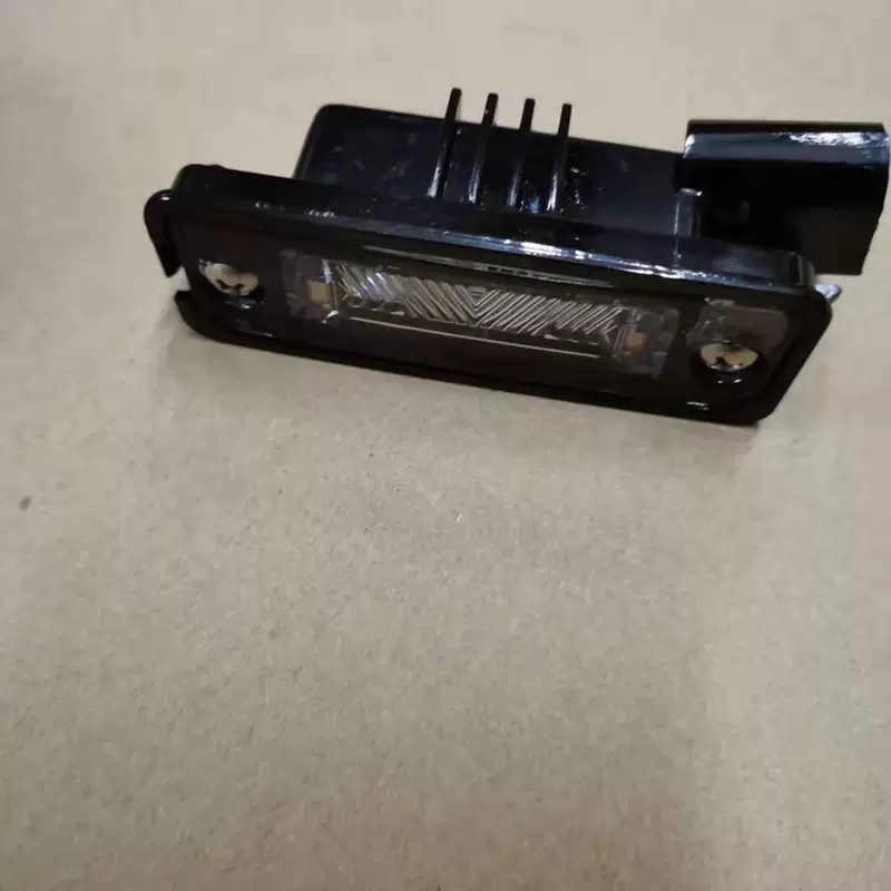 Фонарь подсветки заднего номерного знака для Skoda Superb 3TD943021