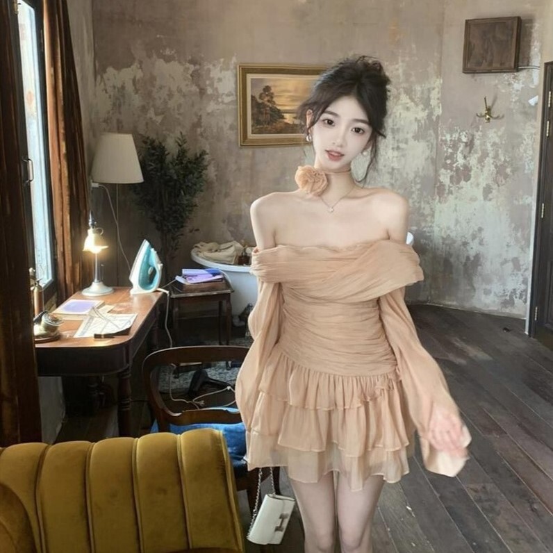 纯欲辣妹风抹胸连衣裙女秋褶皱微透高级感气质收腰显瘦长袖短裙|undefined