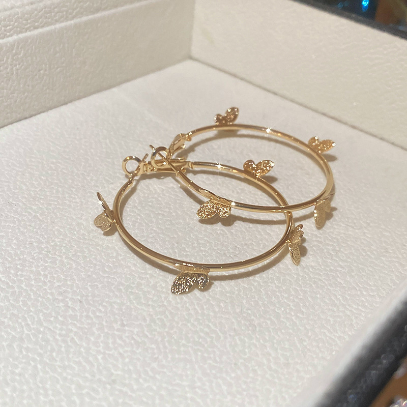 Aguja de plata Pendientes de anillo de elemento transfronterizo europeo y americano Pendientes de nicho de viento frío Pendientes de temperamento de moda Pendientes de lujo ligero y de alta gama