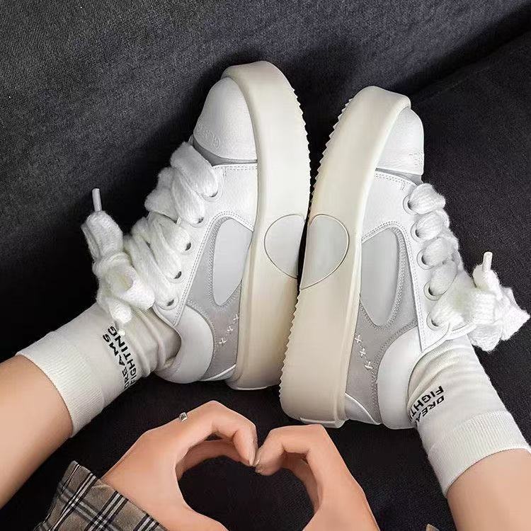 2025 Niche Design Heart Sneakers for Men and Women, Height-Increasing Thick-Soled White Shoes for Couples, Trendy Casual Bread Shoes 2025 Niche Design Heart Sneakers for Men and Women, Height-Increasing Thick-Soled White Shoes for Couples, Trendy Casual Bread Shoes