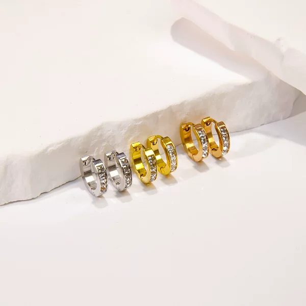 Unique and exquisite small square diamond earrings with titanium steel texture, shiny and versatile, suitable for multiple ear piercings, stackable, high-end light luxury earrings