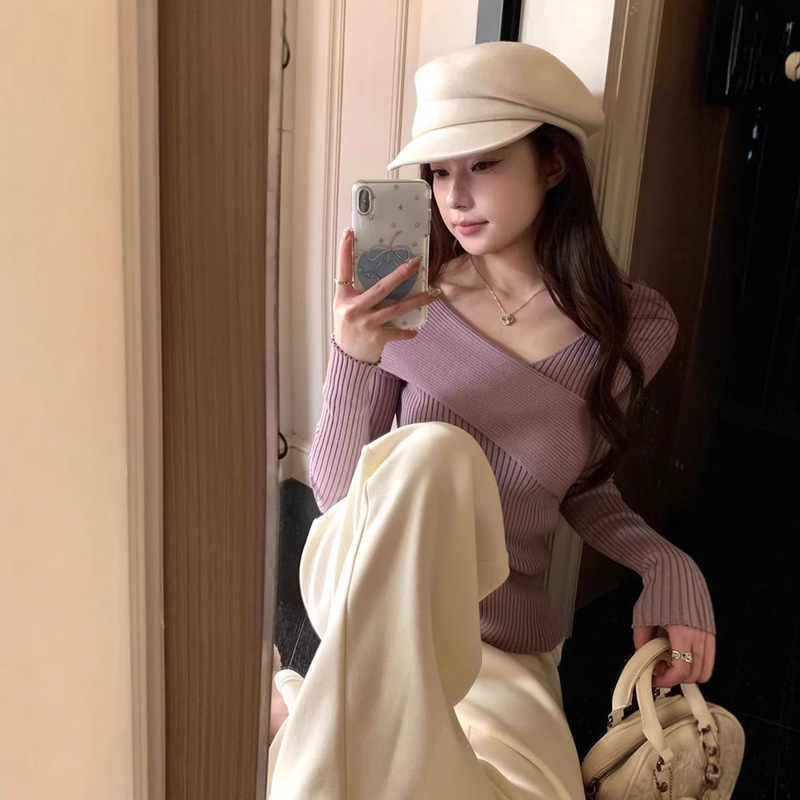 Designed Gray-Purple Cross V Neck Knitted Bottoming Shirt for Women in Autum, Slim-Fitting Sweater, Off-Shoulder Top