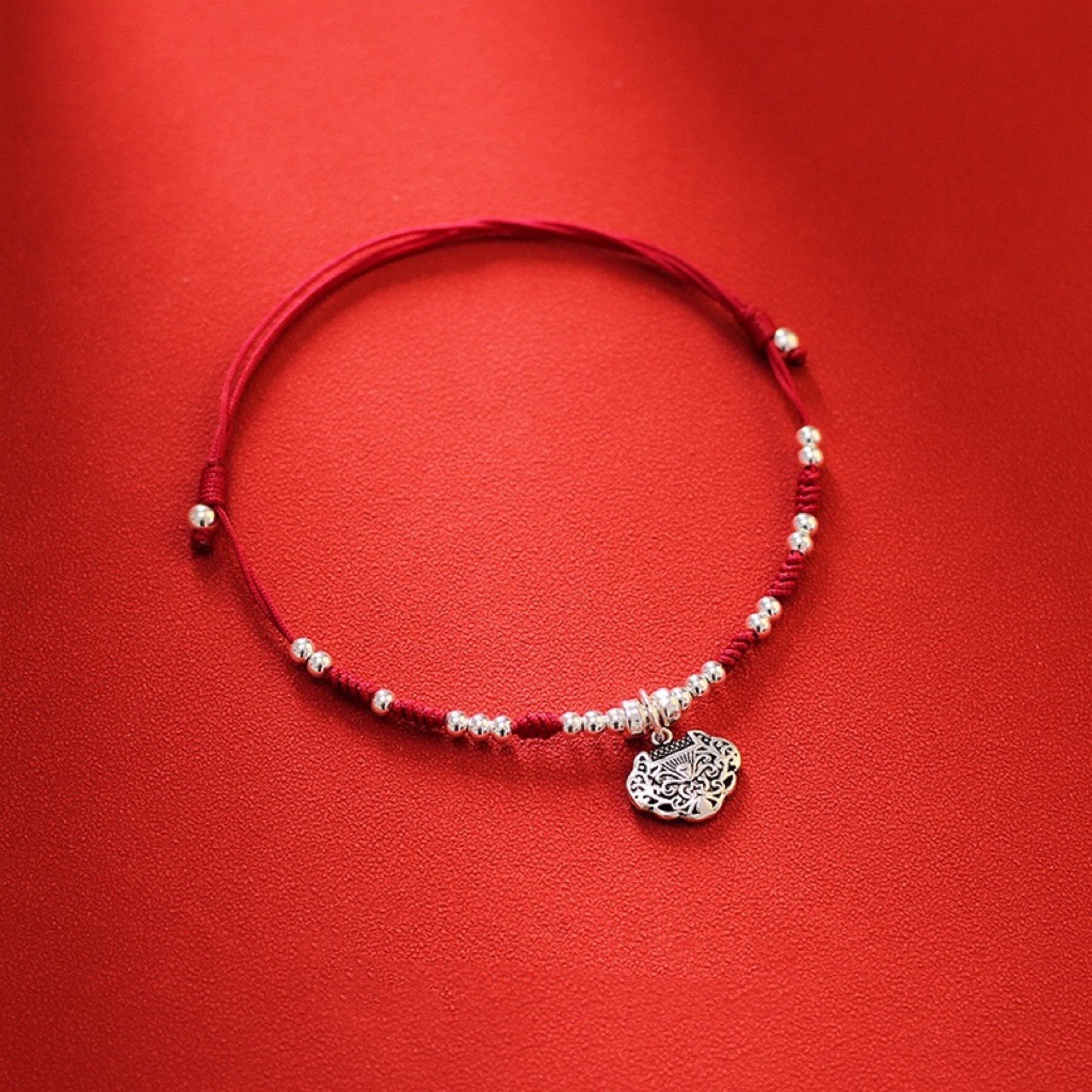 2022 New Trend Red Rope Lucky Lock Ankle Chain for Girls in Silver with Cute Design