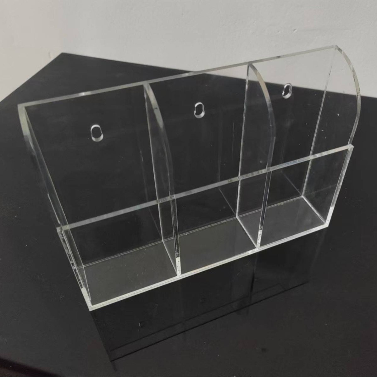 跨境热销 透明亚克力免打孔遥控器收纳盒 防尘桌面整理盒批发加工