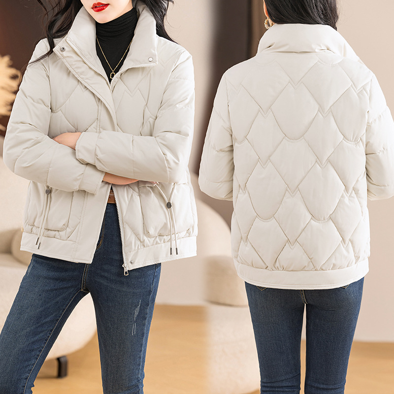 Comercio exterior ropa de algodón para mujeres 2025 nueva ropa de algodón corta de tamaño grande para mujeres chaqueta de invierno chaqueta de algodón pequeño lote image 4