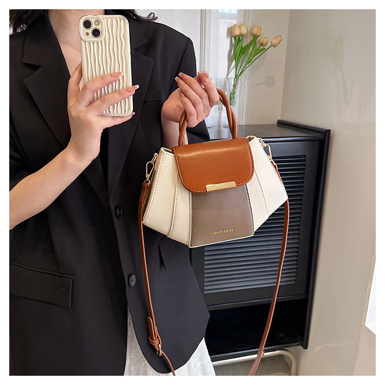 577g Weight Polyester Lining Material Zipper Closure Type Single Shoulder Strap Strap Type Crossbody Bag Bags Type Casual, Daily Occasion Pu Leather Material Color Block Pattern All Seasons Season Women's Gender Streetwear Style Square Shape Medium Size Women's Medium Pu Leather Color Block Streetwear Square Zipper Crossbody Bag 1