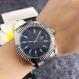 轻奢银色钢带男表绿波纹日历石英表商务表盘通勤时尚精致配饰手表