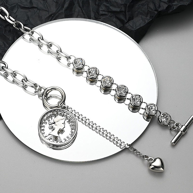 Retro Portrait Love Ot Stitching Diamond Necklace Personality Titanium Steel Clavicle Chain display picture 4