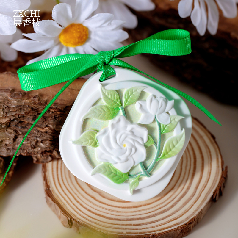 Aromaterapia de yeso de gardenia de montaña de alto valor nuevo dormitorio interior colgante de fragancia de coche colgante de yeso de alta calidad