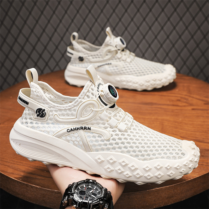 Verano nuevo estilo malla delgada sin cordones zapatos deportivos transpirables tendencia salvaje boca baja zapatos casuales perezosos para hombres