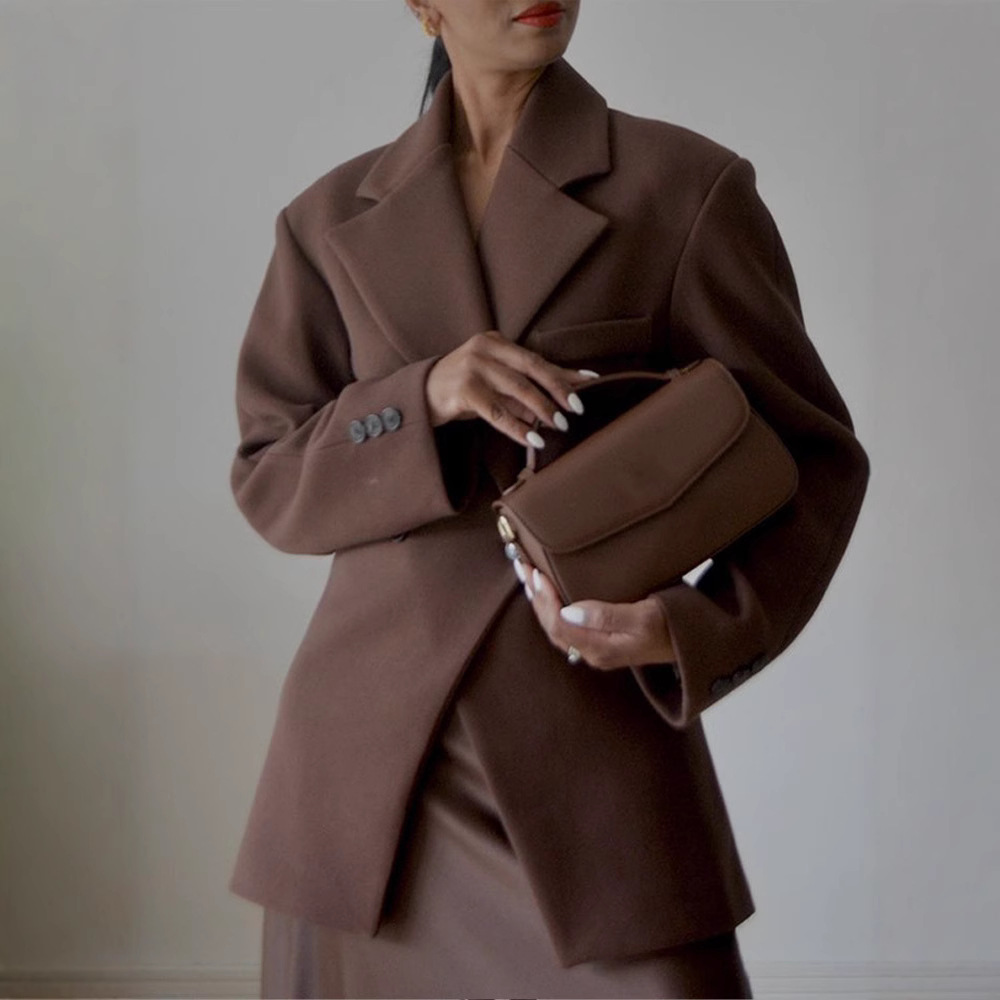 Dametøj rødbrun asymmetrisk jakkesæt med kant forår og efterår hotsælgende jakke_voghion.com