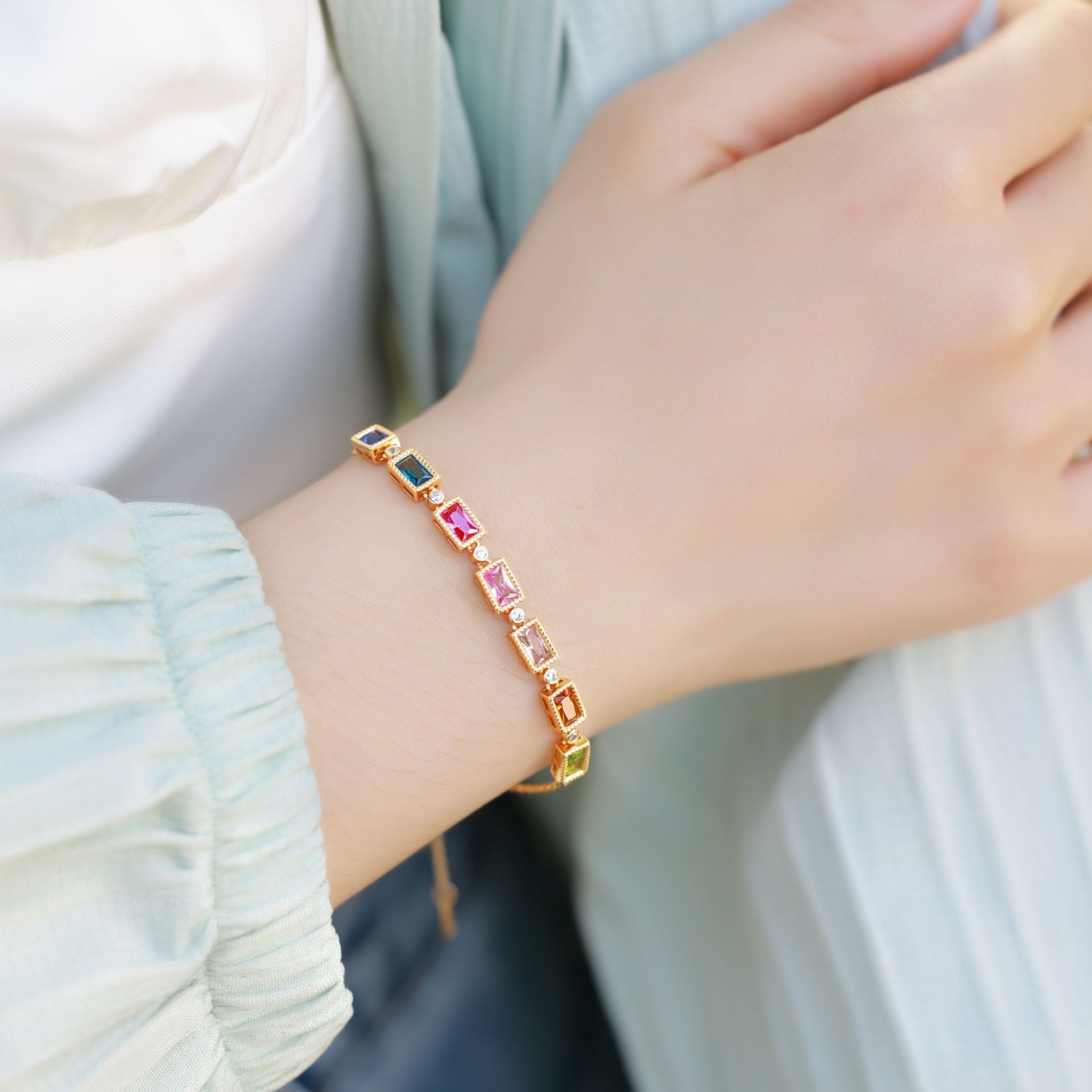 Nuevo estilo transfronterizo de moda de lujo ligero arco iris pulsera de circonio S925 plata chapada en oro con incrustaciones de joyas de varios colores regalos de vacaciones