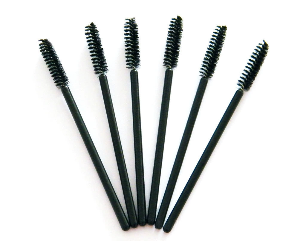 Disposable black brush for eyelashes