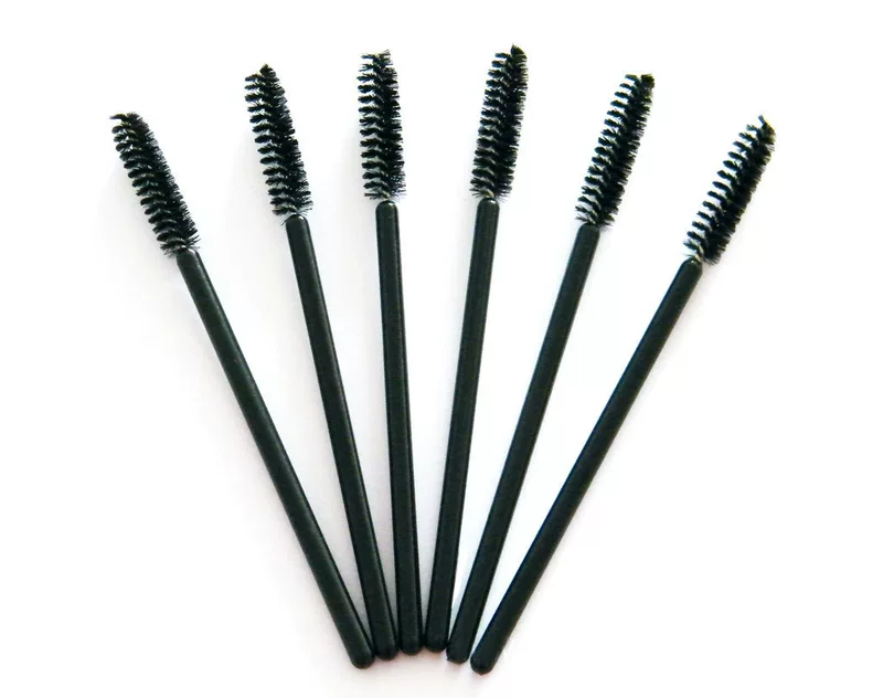 Disposable black brush for eyelashes