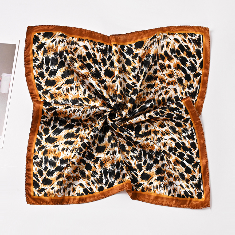 Cross-Border 50cm Satin Cashew Flower Square Scarf for Women Spring and Summer European and American Street Hip-Hop Decorative Silk Scarf Printed Neck Scarf