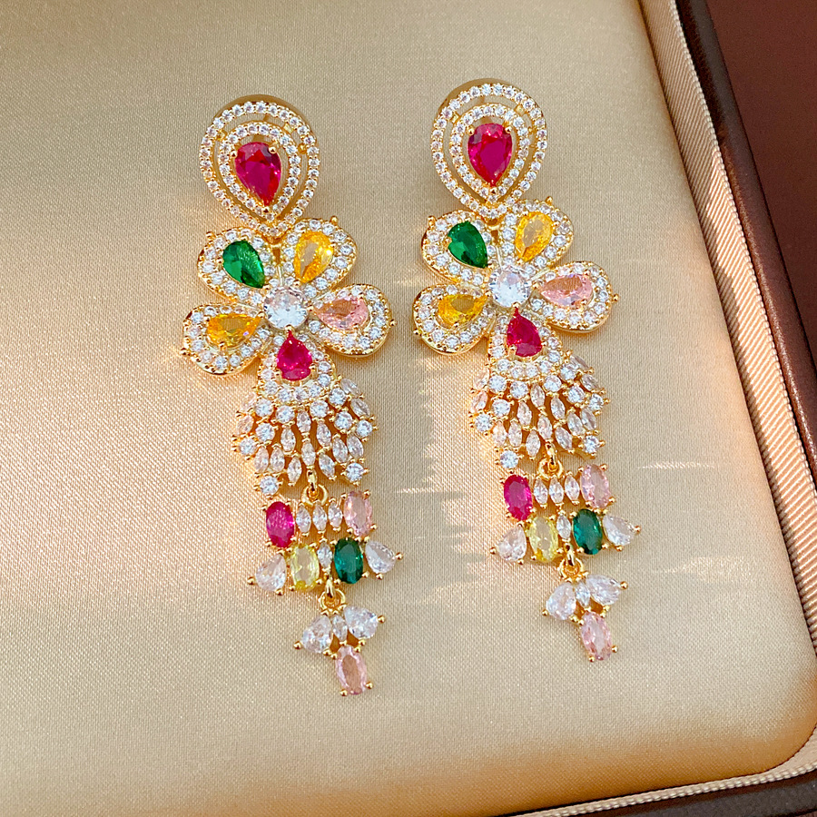 Medieval aguja de plata vintage flor de diamante pendientes de bordillo ligero de lujo de alto nivel pernos de joyería exquisita conjunto