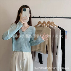 2025春の長袖ニットの純色のシンプルな雰囲気のカーディガンの外は婦人服のセーターの大きいサイズのコートに乗ります。