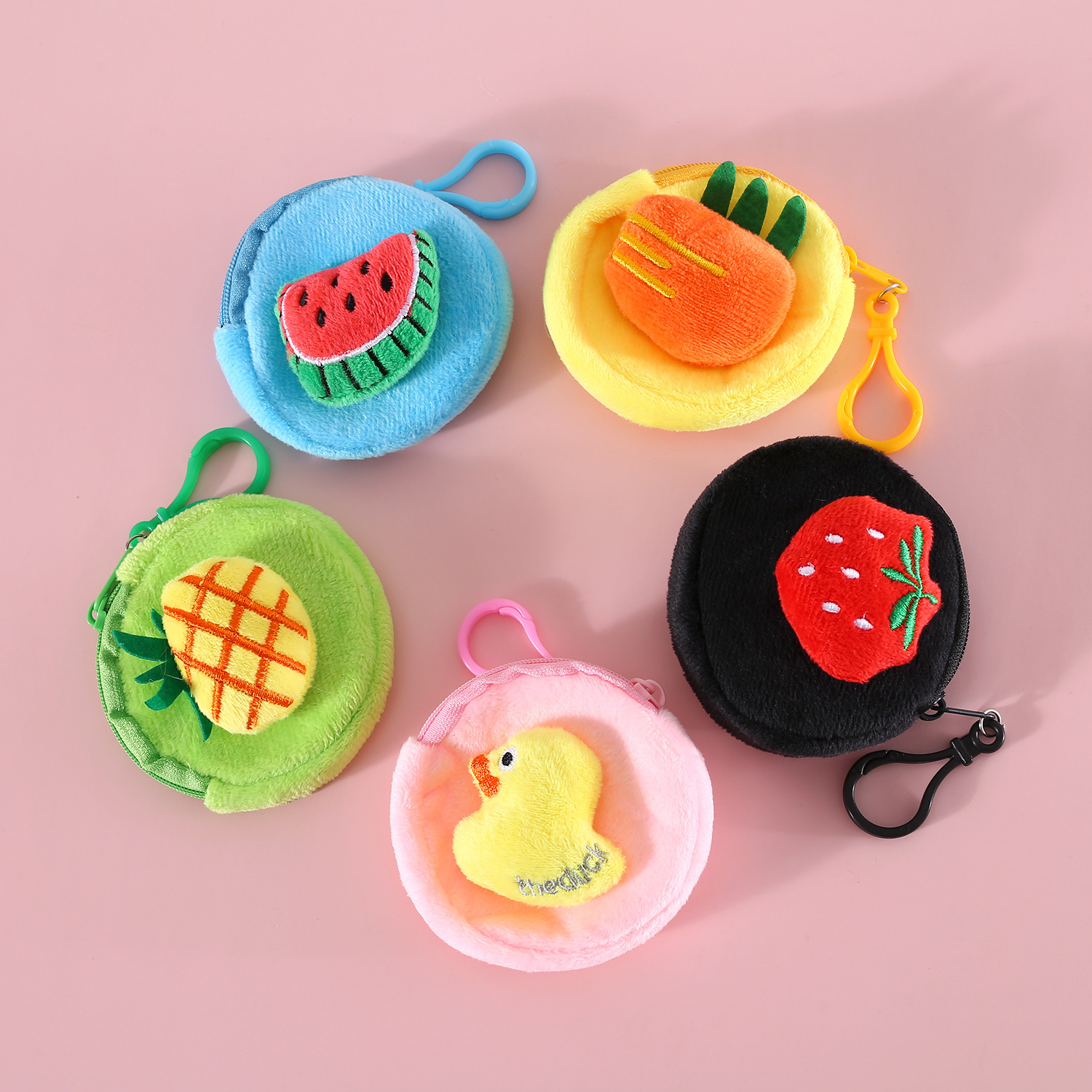Mascota de peluche de dibujos animados bolsa de mierda perro portátil merienda bolsa de almacenamiento pequeña mochila fruta sombrero de paja bolsa de sandía image 3