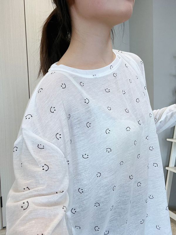 仿莱赛尔天丝羊毛夏季微透防晒罩衫女笑脸印花长袖t恤慵懒风上衣|undefined
