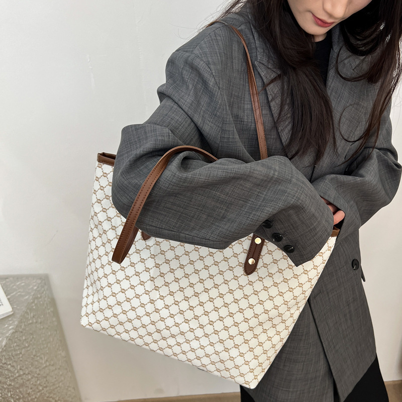 シンプルでファッショナブルな女性用大容量バッグ 2025 人気のトレンディな 6 レディース トートバッグ 通勤 大容量 ショルダーバッグ|undefined