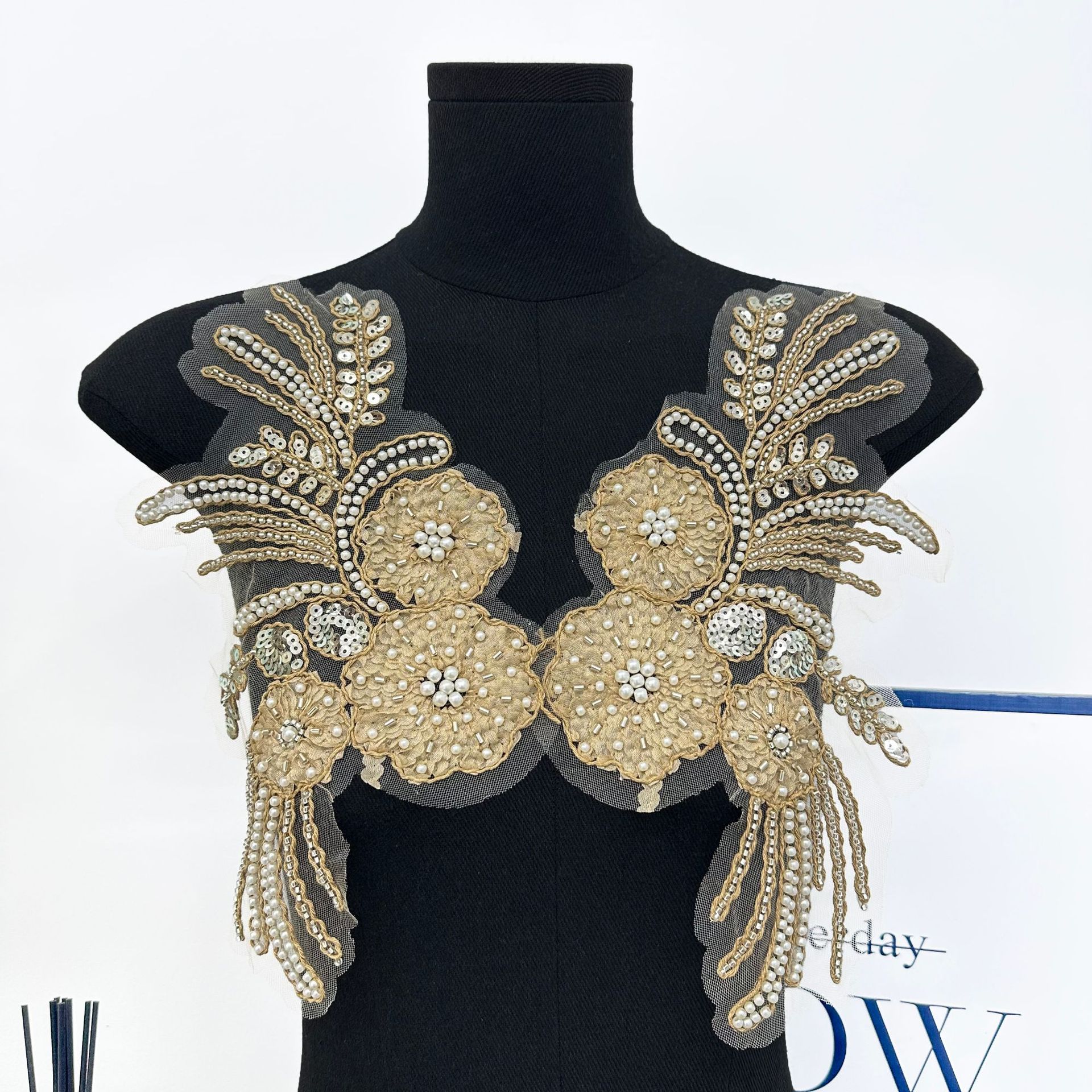 Vestido de boda cheongsam accesorios de decoración hechos a mano perlas flor parches de ropa de alta gama accesorios DIY 2026 nuevos al por mayor