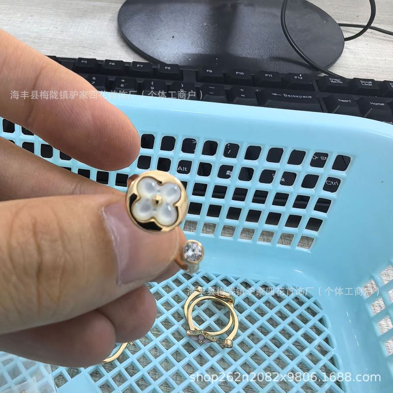ネットセレブ同風ロバの四つ葉のクローバー四つ花五つ花ブレスレットレディース天然螺鈿メッキ18K四つ葉のクローバー老眼ネックレス|undefined