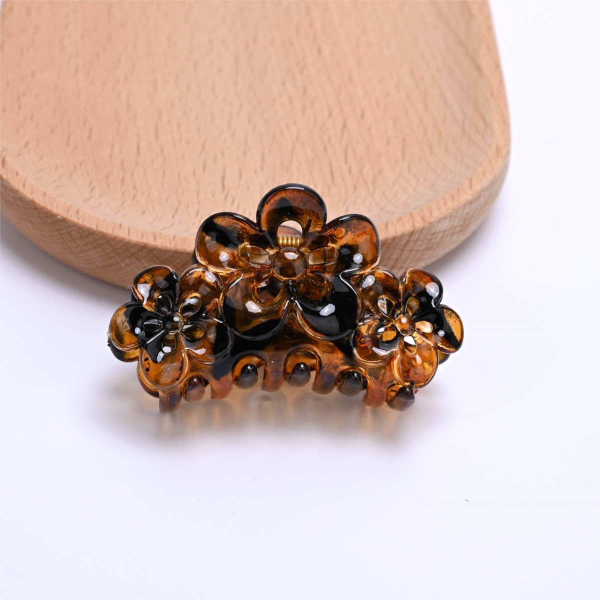 Flores de ciruela, clip de cabello medio, clip de cabello esmerilado negro, tres flores detrás de la cabeza, clip de cabello 5.5CM