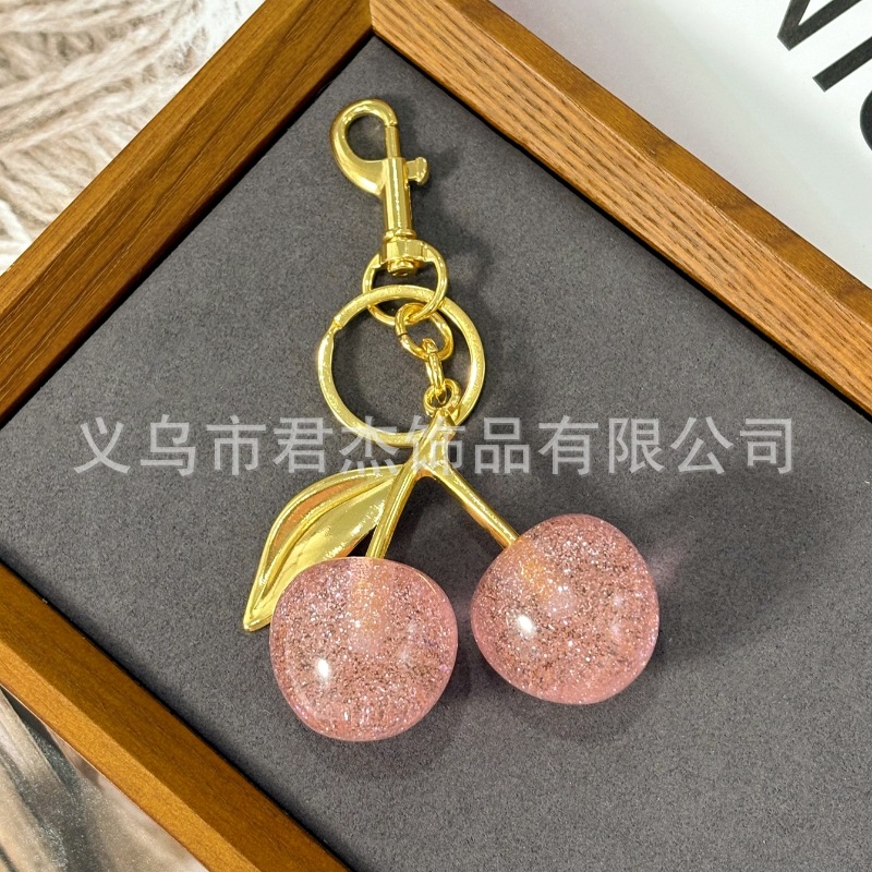 さくらんぼのキーホルダーアクセサリーのバッグのストラップがおしゃれで美しい水晶樹脂車センチ車のキーホルダーの女性
