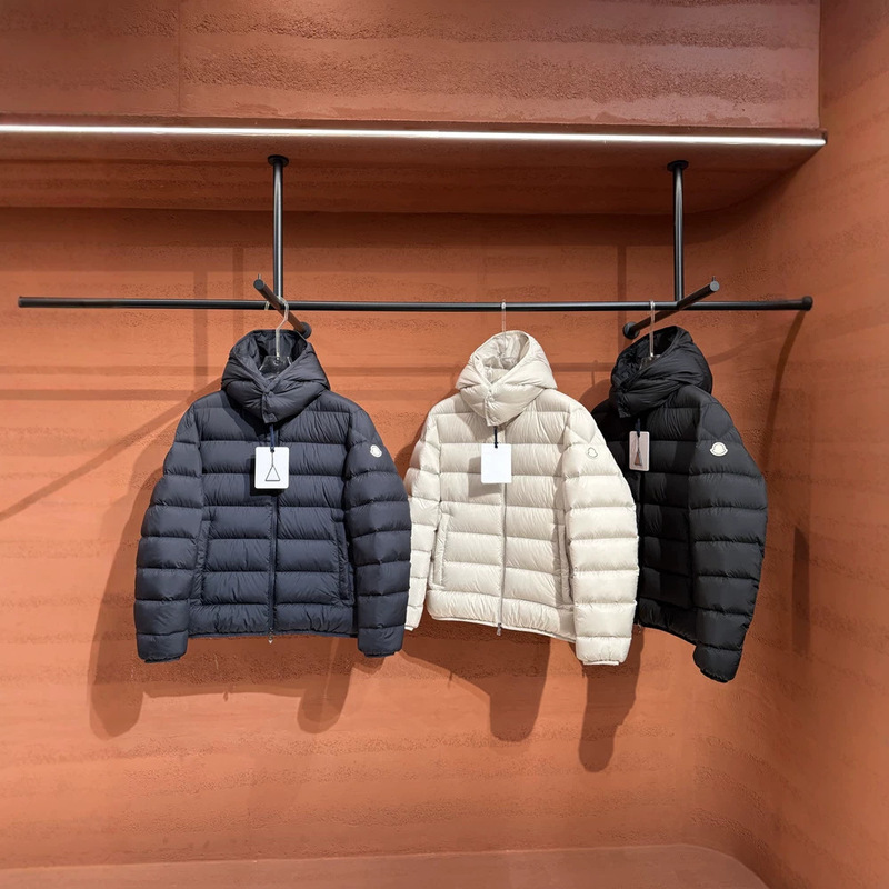 M brand's high-end 2026 autumn/winter collection: detachable hooded, solid-color, matte-finish men's down jacket for warmth M brand's high-end 2026 autumn/winter collection: detachable hooded, solid-color, matte-finish men's down jacket for warmth