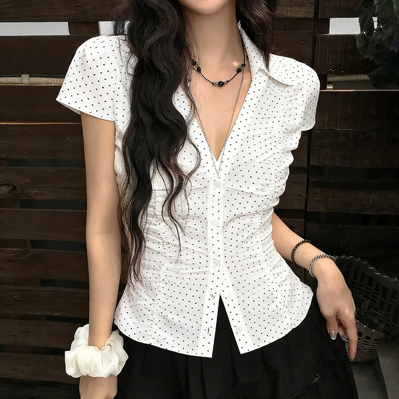 Low Price Clearance Sale # Korean-Style Polka Dot V-Neck Slim-Fit Shirt for Girls, Simple College-Style Age-Reducing Ruched Short-Sleeve Top. Low Price Clearance Sale # Korean-Style Polka Dot V-Neck Slim-Fit Shirt for Girls, Simple College-Style Age-Reducing Ruched Short-Sleeve Top.