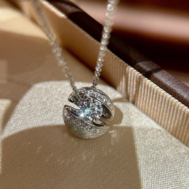 New Floating Planet Necklace for Women, Elegant, Light Luxury, High-End Niche Design, Simple and Versatile Fashion Clavicle Chain