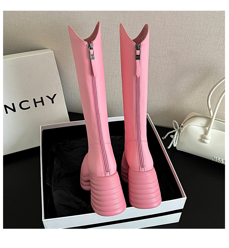Boot nữ cổ cao đế dày da bò kiểu Chanel cổ chữ V, gót cao 12–15 cm — Lớp lót đơn màu trắng nhạt 12cm, Lớp lót nhung màu hồng 15cm, Lớp lót nhung màu trắng nhạt 12cm, Lớp lót đơn màu trắng nhạt 15cm chi tiết 22