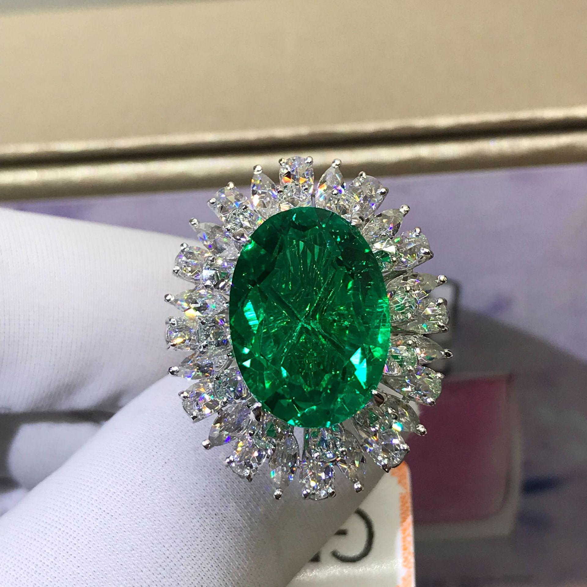 Material 9K 9,66 quilates cultivado esmeralda con certificado GRC diamante de alto carbono anillo esmeralda colombiano
