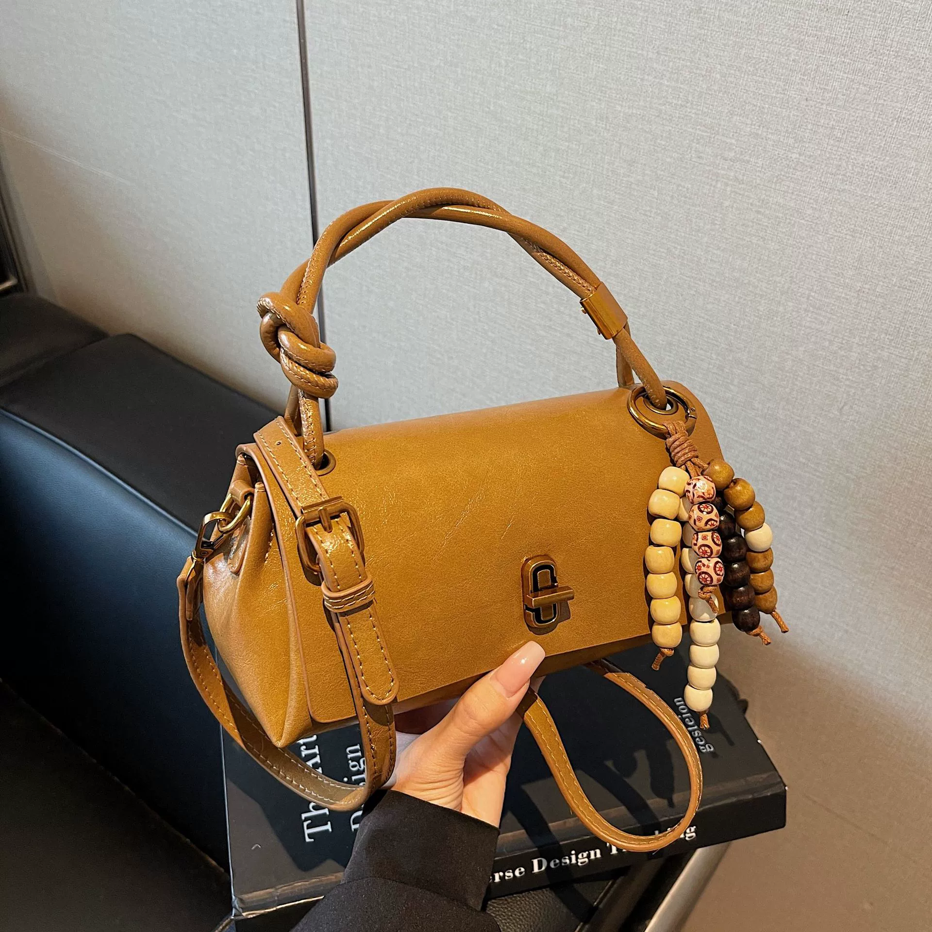 Classic retro purse, fashionable one-shoulder bag