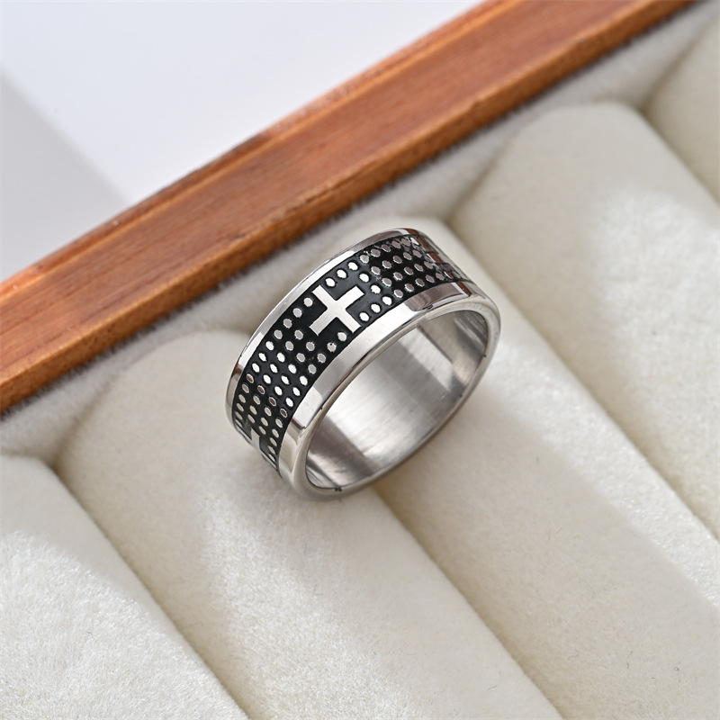 Hip-Hop Vintage Style Cross Checkered Titanium Steel Men's Rings Men Band Rings display picture 12