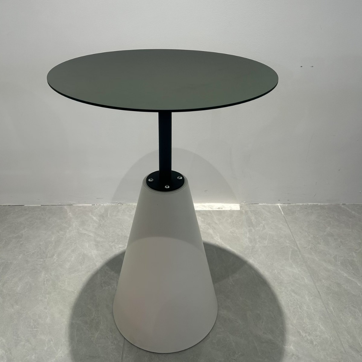 Courtyard terrace outdoor coffee table, sales department design, villa garden open-air leisure and discussion table, base tea table