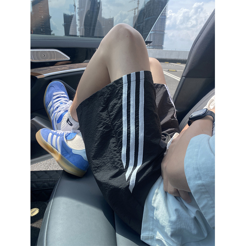 Pantalones cortos de secado rápido de tres barras estadounidenses pantalones finos de cinco puntos rectos transpirables de verano para hombres pantalones de chándal de playa casuales sueltos