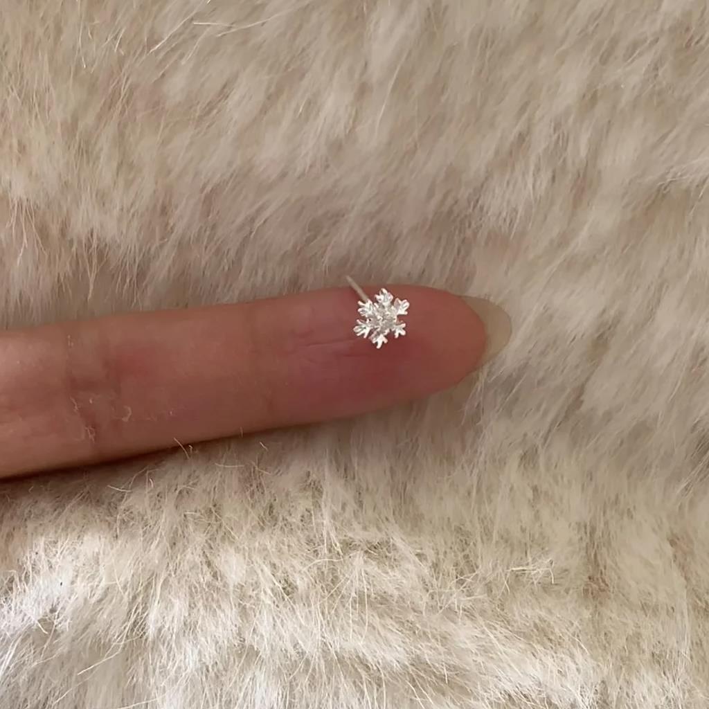 雪花耳钉女轻奢小众设计感微镶锆石冬天小雪花耳饰圣诞节饰品2025